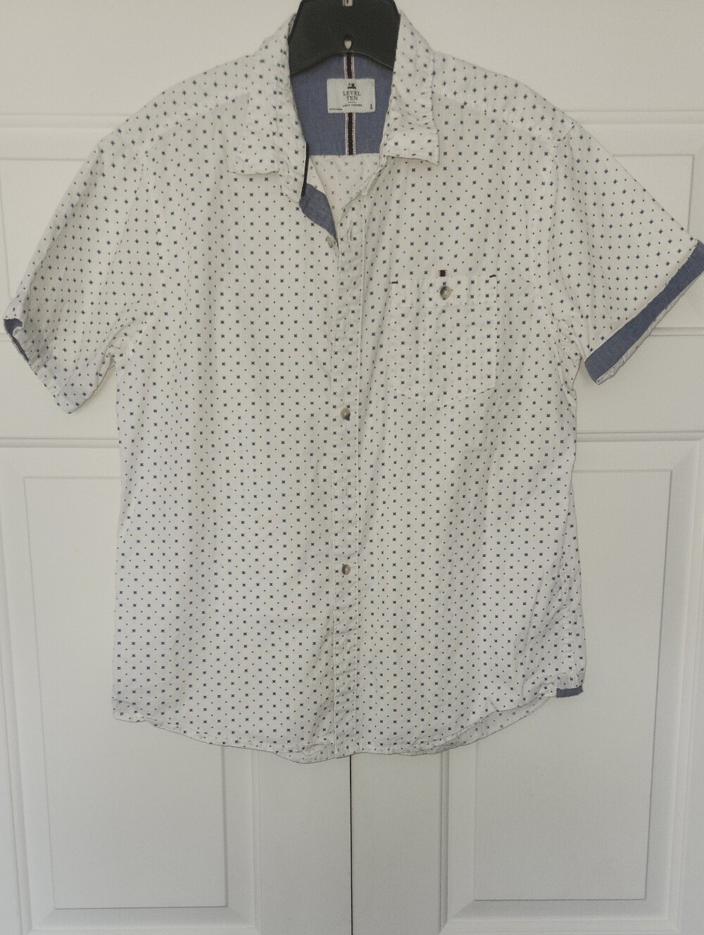 Level Ten: White Short-Sleeve Button-Down Shirt with Navy Micro Geo Print